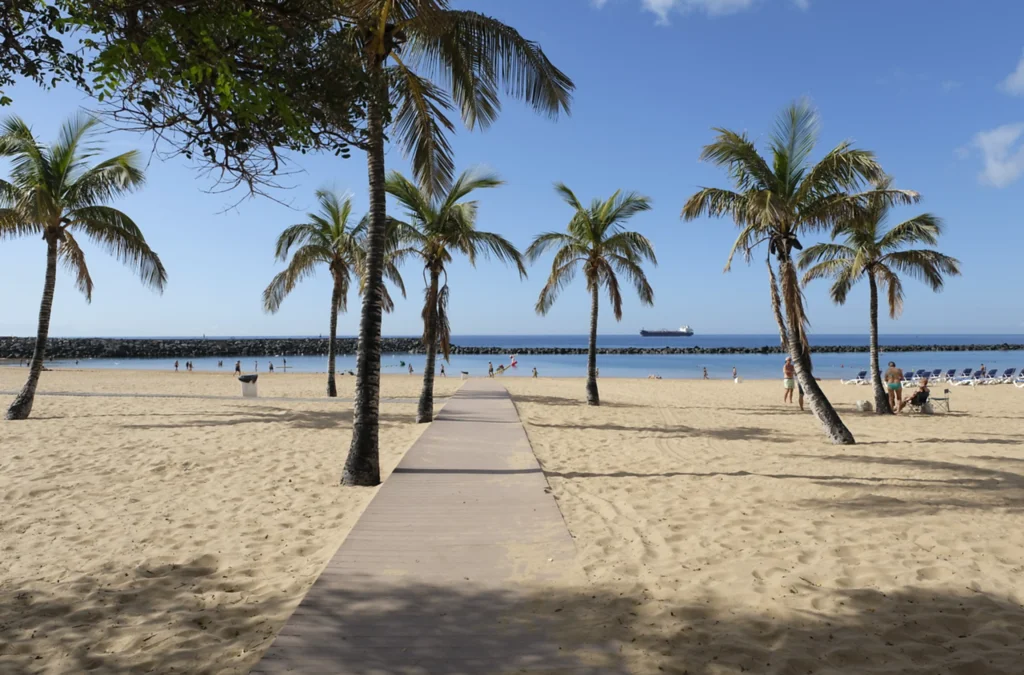 BEACH & WATER